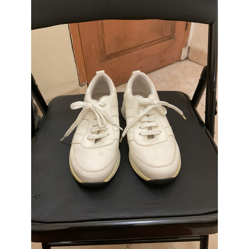 prelove sepatu putih