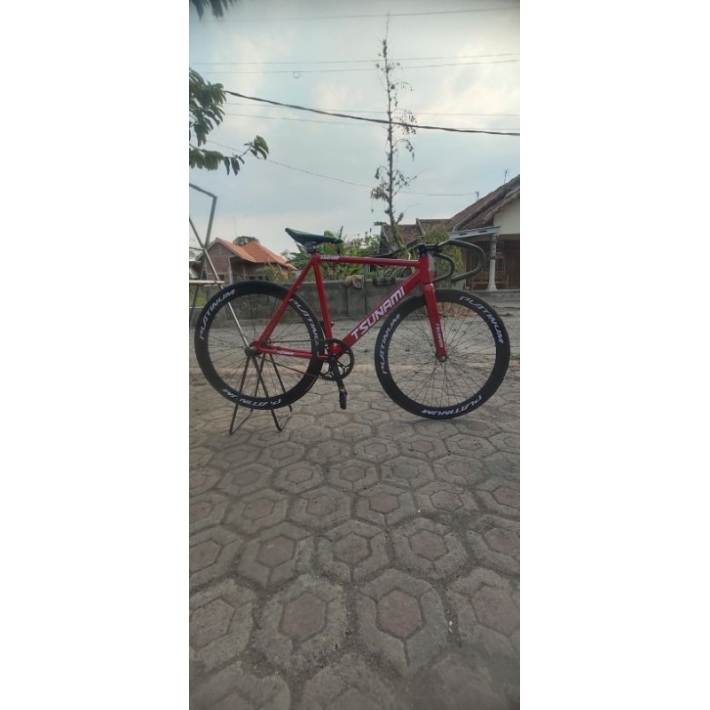 sepeda fixie tsunami merah