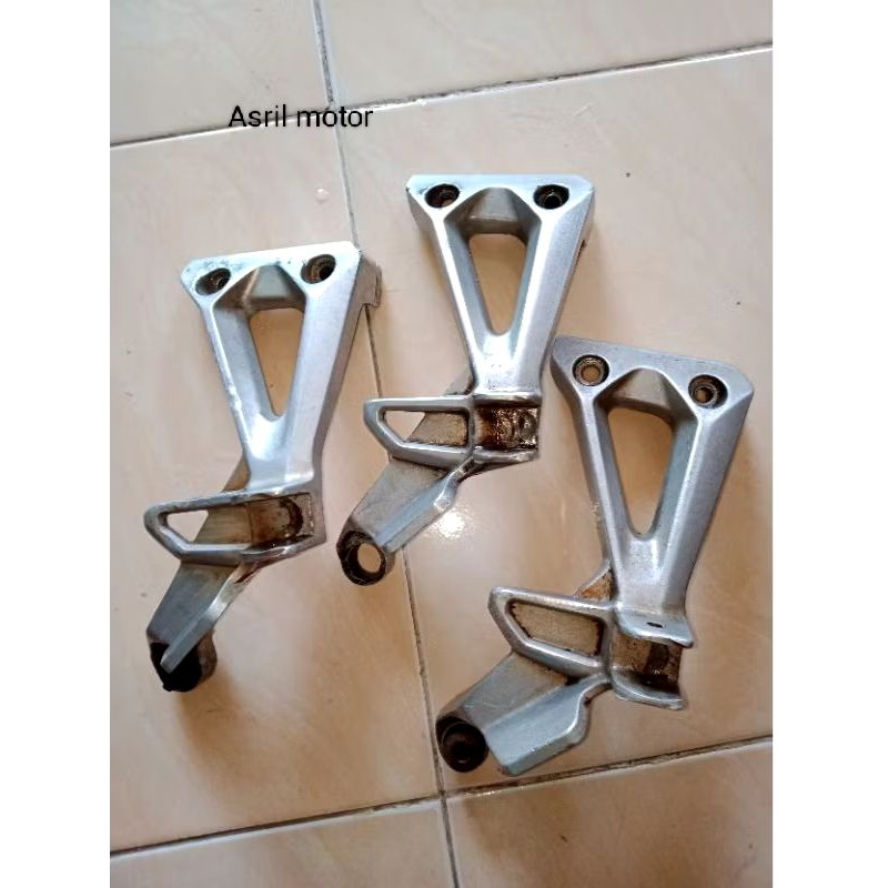 Postep Pijakan Kaki Belakang Kanan Honda Revo Absolute Blade Lama Old ORISINIL