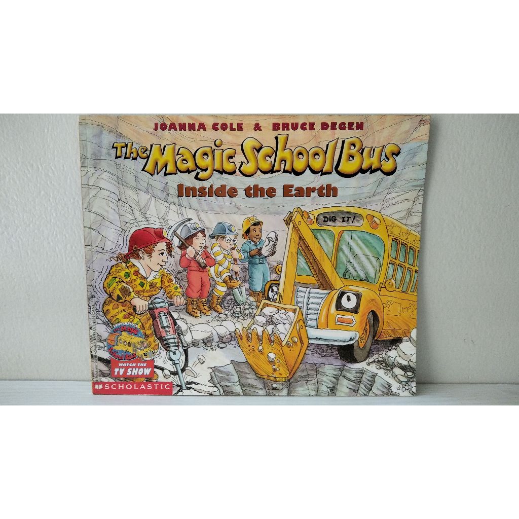 Buku cerita Anak The Magic School Bus Inside the Earth bekas