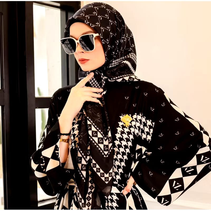 PRELOVED VZ VIVI ZUBEDI MONOGRAM LADY SCARF