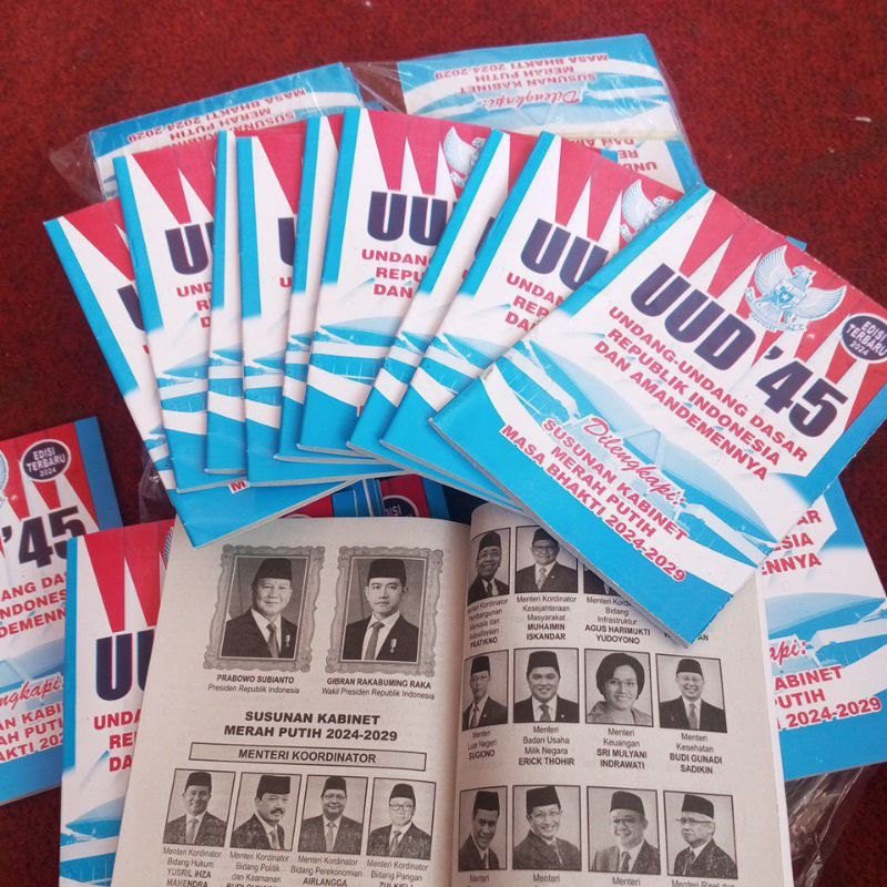 

10 biji Buku UUD 45 Edisi terbaru kabinet Merah putih