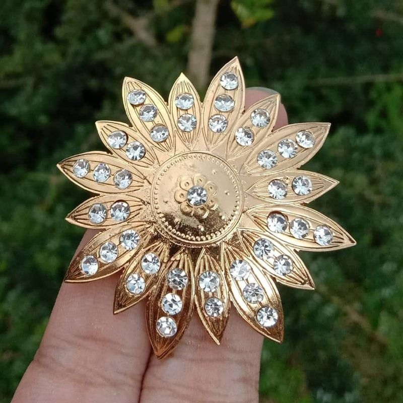 Pin Bros Matahari sepuh emas batu permata / bros beskap