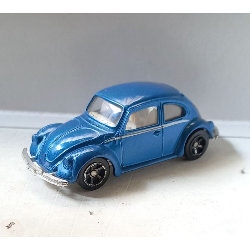 maisto vw 1300 volkswagen beetle biru loose diecast 1/64