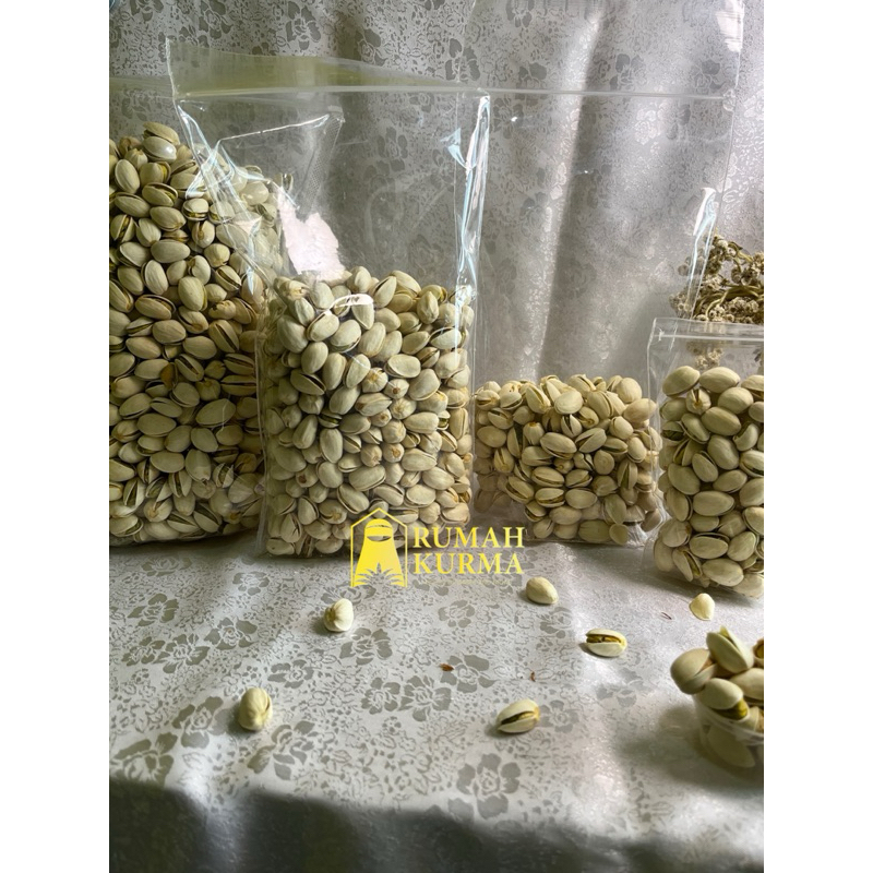 

Kacang pistachio / kacang fustuk oleh oleh haji dan umroh rasa original