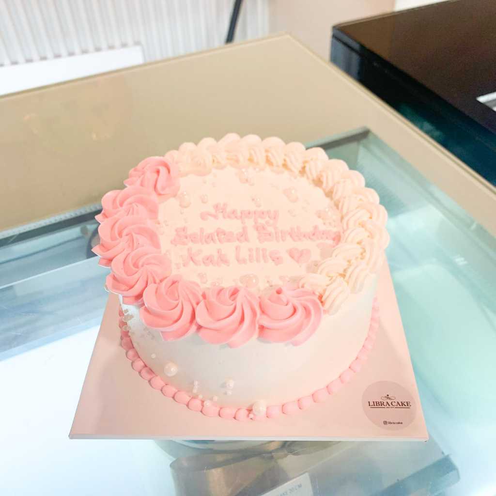 

Kue ulang tahun/Kue birthday/Cake custom birthday/Cake ultah/Kue tema Pink