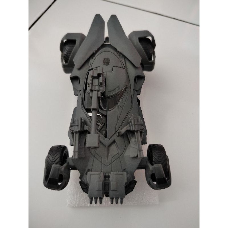 diecast BatMobil Justice league scale 1:32