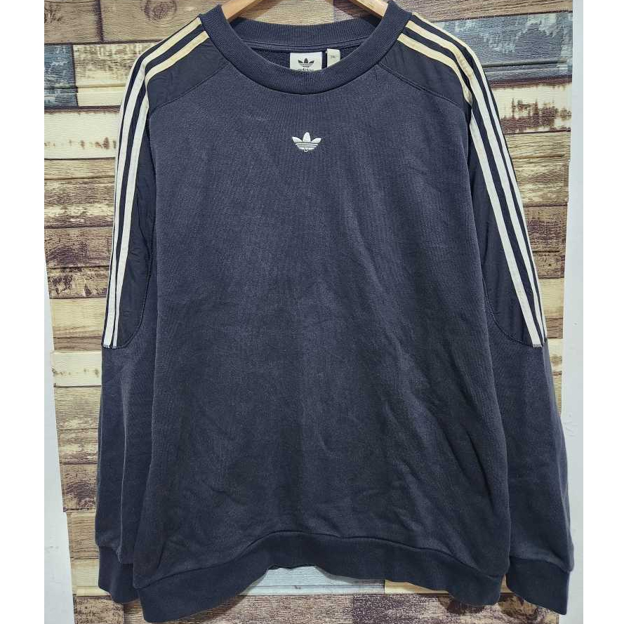 Adidas 3 foil Center Logo Stripe Radkin Crewneck Black Original ( Size L )