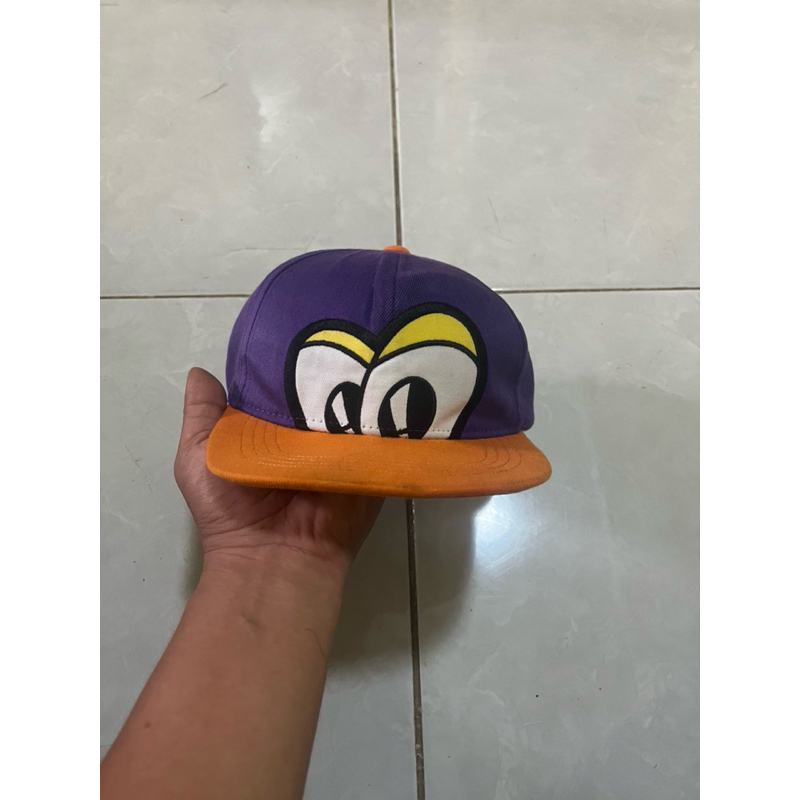 Topi Feltics Big Eye