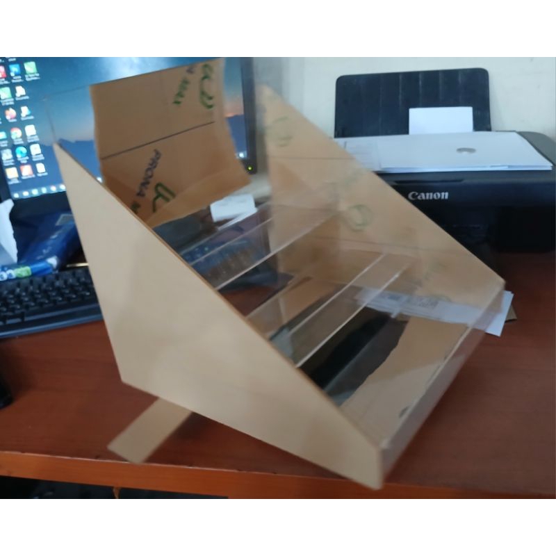 RAK DISPLAY TEMPAT MAKANAN