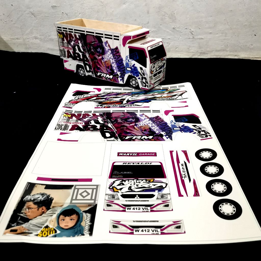 

Stiker miniatur truk oleng margojoyo kuning