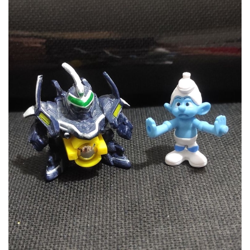 Set Figure Robot Gundam Bisa Nembak Bola + Smurfs