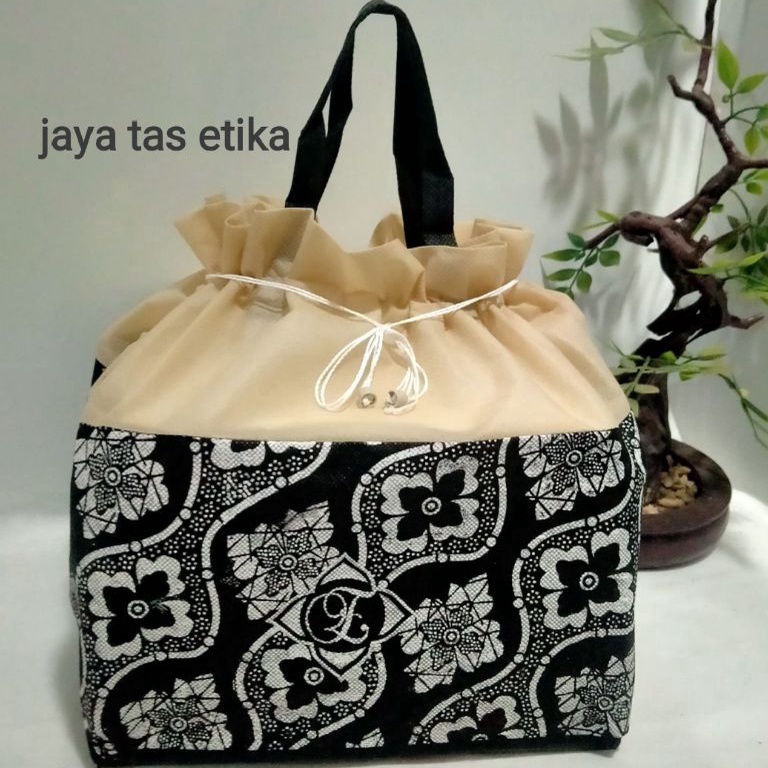

Specia Sale tas hajatan batik elegan 222 harga per lusin isi 12 psc