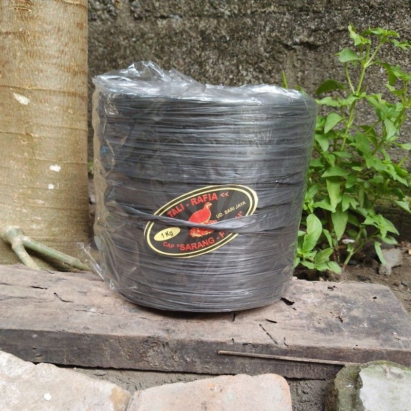 

TALI RAFIA BERAT 1KG FULL GULUNGAN PADAT