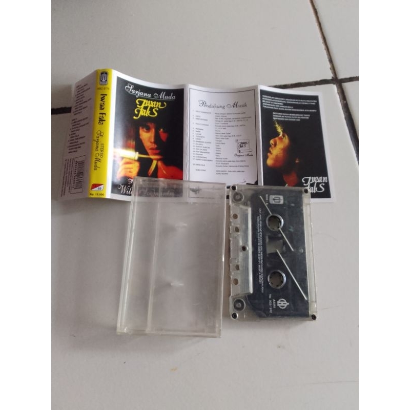 kaset pita iwan fals"sarjana muda"