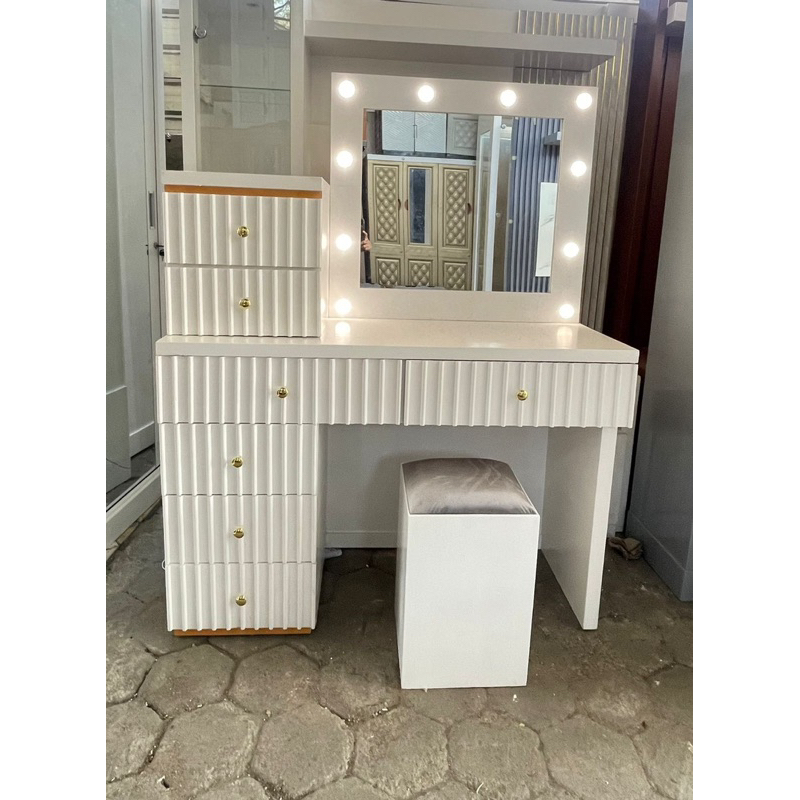Meja Rias pake lampu / meja rias pakai lampu / meja rias mua / meja rias led