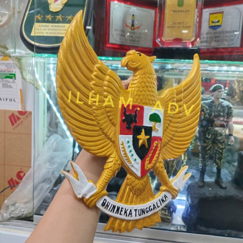 

Garuda Pancasila fiber ukuran 25cm