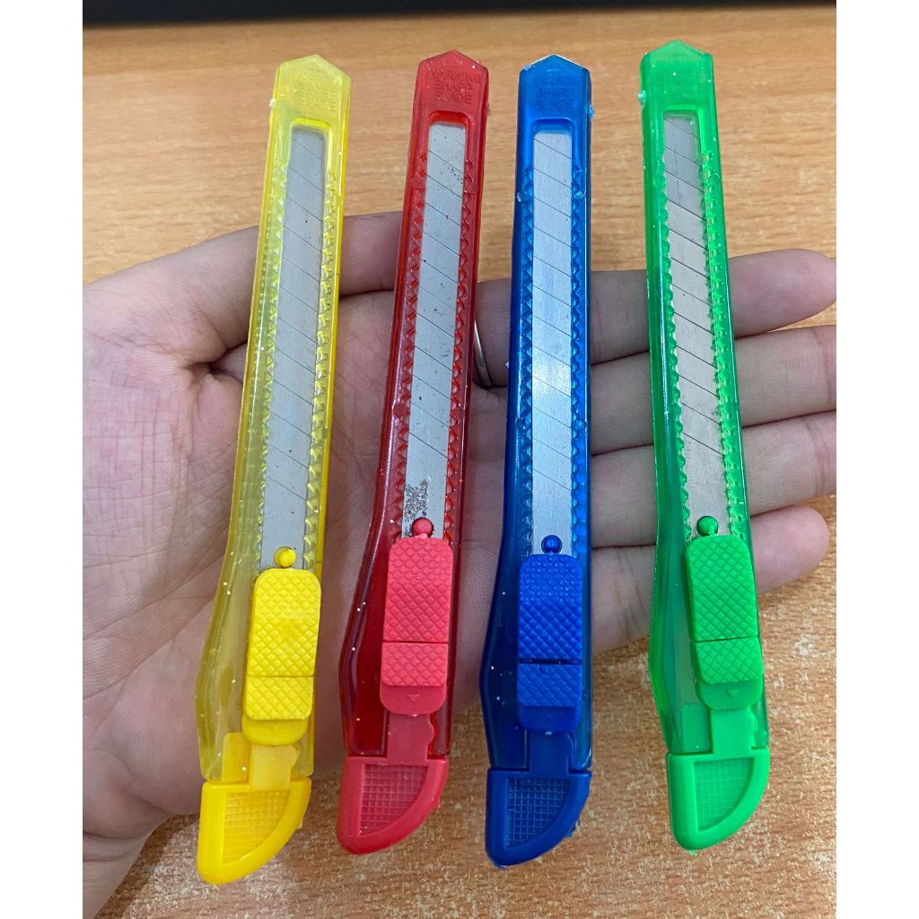 

Cutter Kecil Mini Transparan