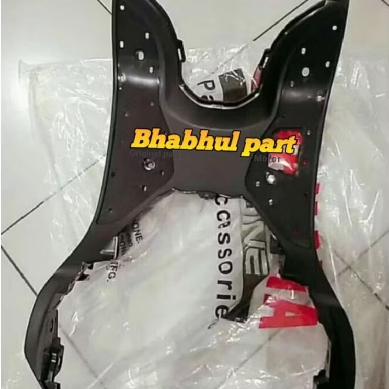 BOARD, FOOTREST PIJAKAN KAKI LEXI 125 ORIGINAL YAMAHA B3F-F7481-00