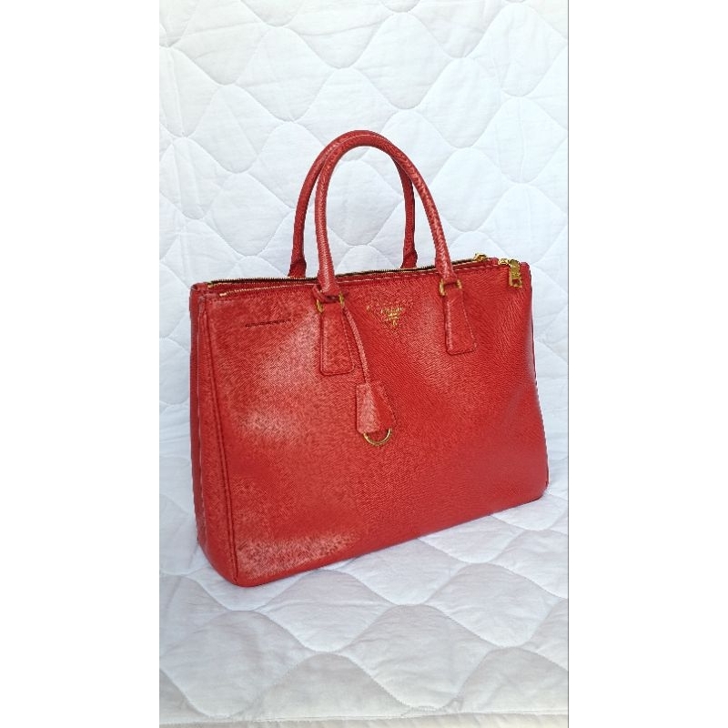 tas merah kulit wanita prada galleria saffiano red leather zipper bag large original / top handle ba