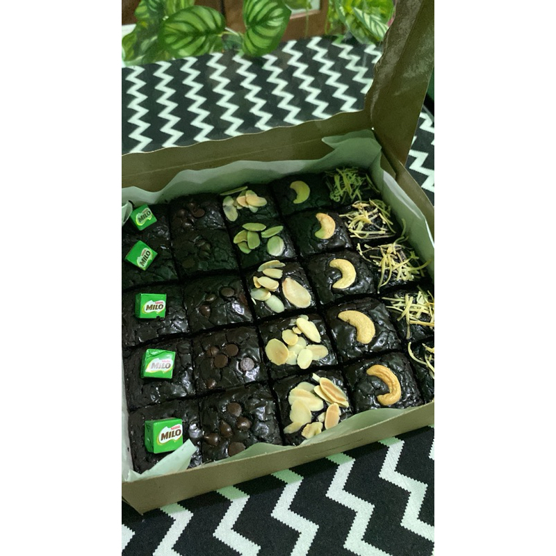 fudgy brownies 20x20