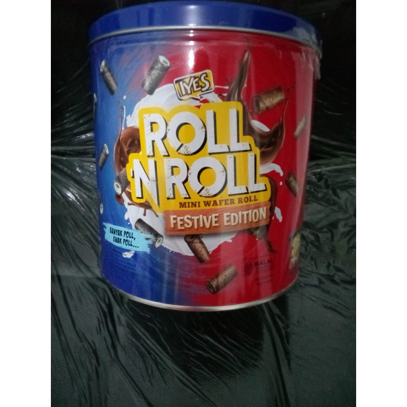 

Iyes Mini Wafer Roll Choco 150gr Kaleng Festive