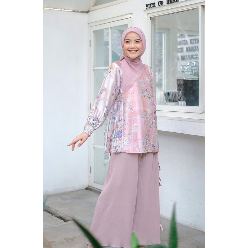 KOLARA TOP RIA MIRANDA, NEW ORIGINAL WITH TAG✨