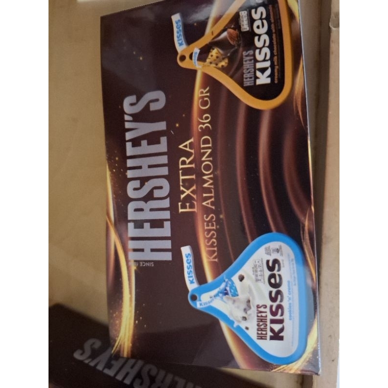 

Hersheys milk Choco with almond dan Cookies Cream 36gr expired 8 Juli 2025