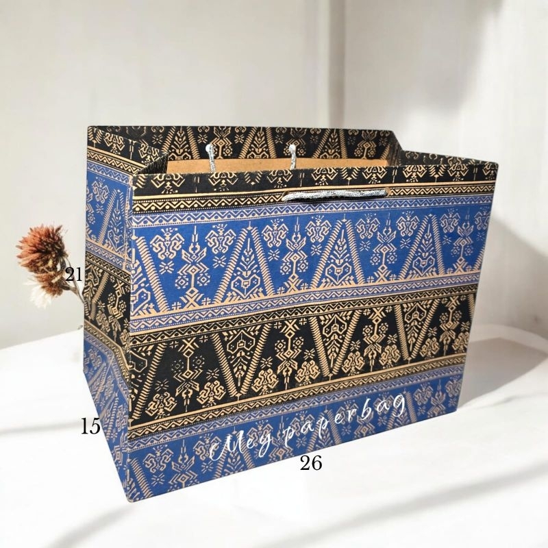 

Paper Bag Bento Motif Songket Biru Uk 26x15x21