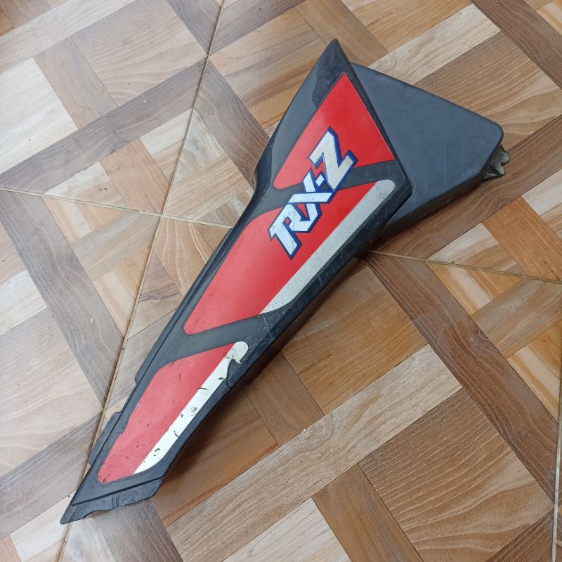 cover box tutup body samping tepong aki Kanan 89-90 Yamaha RXZ rxz Original