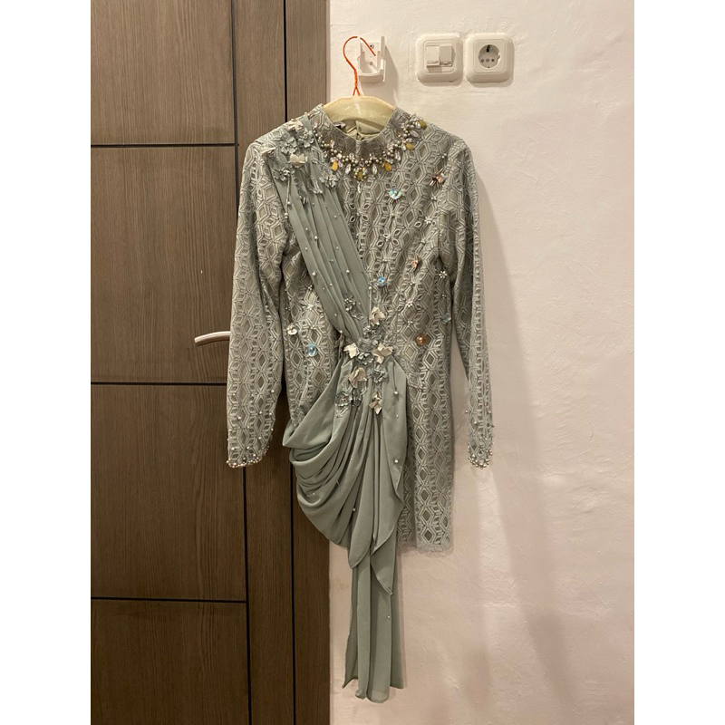 PRELOVED Kebaya Ivory Studio Rtw / Kebaya Kondangan / Kebaya Pelantikan / Kebaya Wisuda / Kebaya Fur