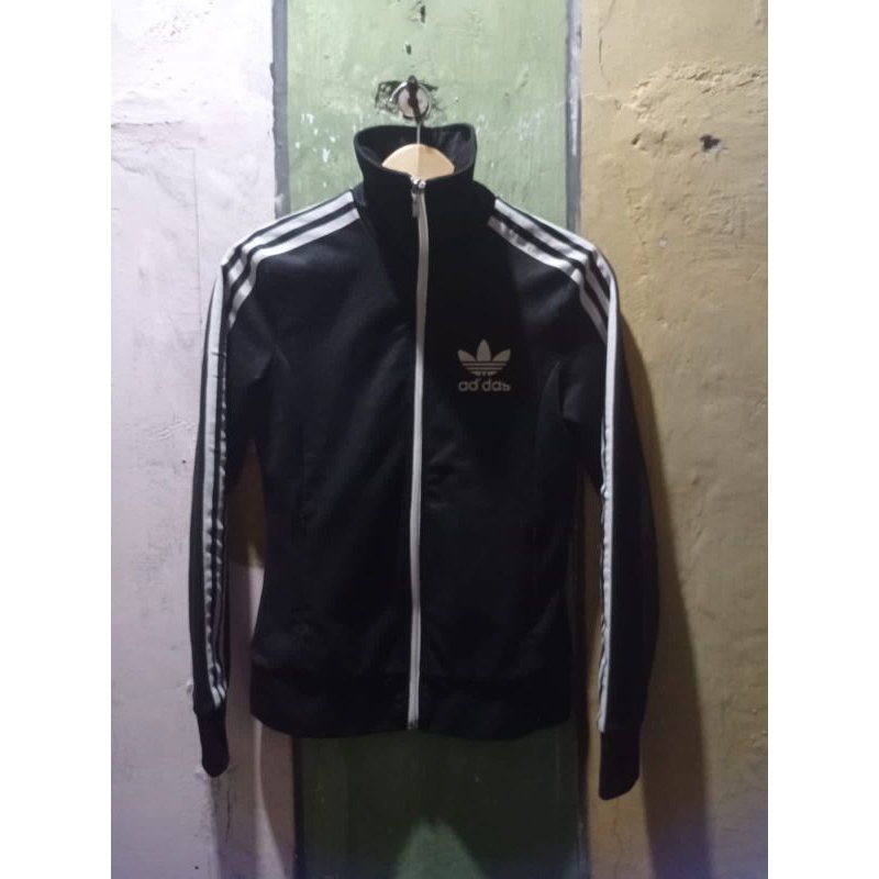 Tracktop Adidas Europe black