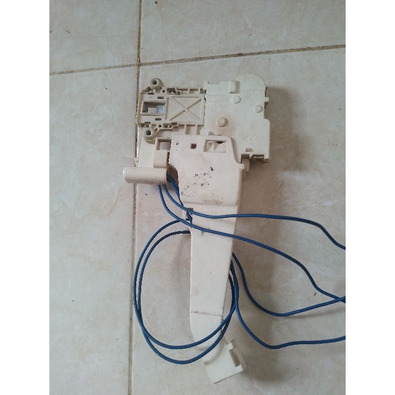 Doorlock mesin cuci electrolux