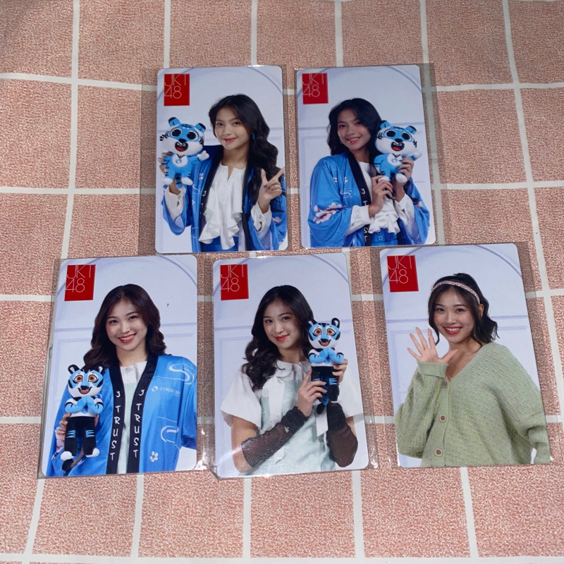 Photocard Shani Gracia Jtrust Bank