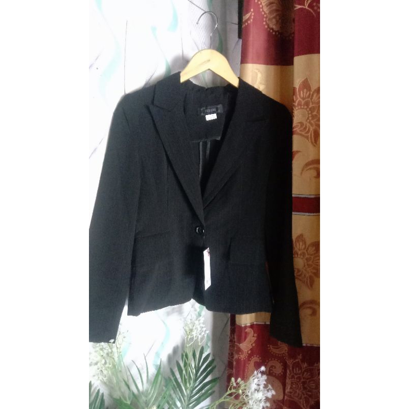 Blazer hitam wanita