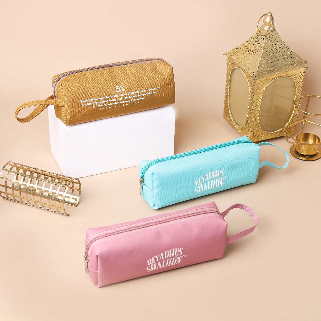 

Merchandise Riyadhus Shalihin Tas Serut & Kotak Pencil