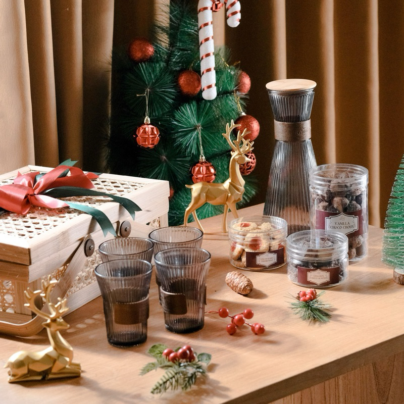 

hampers aesthetic dengan box anyaman cantik christmas hampers bingkisan natal mewah premium kue kering aesthetic kado natal eid hampers bingkisan lebaran cantik bingkisan ramadhan mewah premium tas anyam tas daur ulang