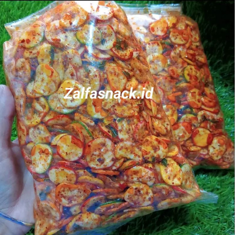 

kerupuk seblak warna pedas isi 250 gram/seblak kering warna pedas daun jeruk/snack/cemilan/jajananpedas/makananpedas