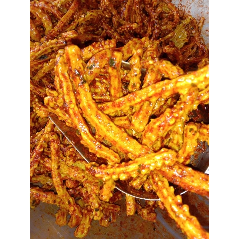 

Kerupuk Seblak Kering Kerupuk Seblak (AKAR BETON) Pedas daun Jeruk 1kg