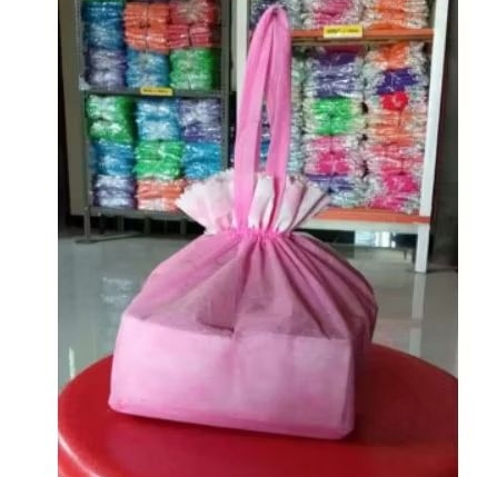 

tas serut polos ukuran 20x20 untuk berbagai keperluan seperti kotak nasi oleh2