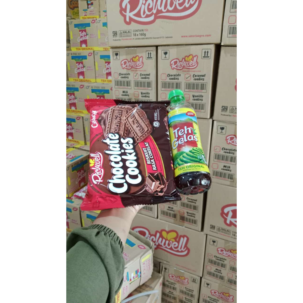 

AR Snack Richwell chocolate cookies + Teh Gelas