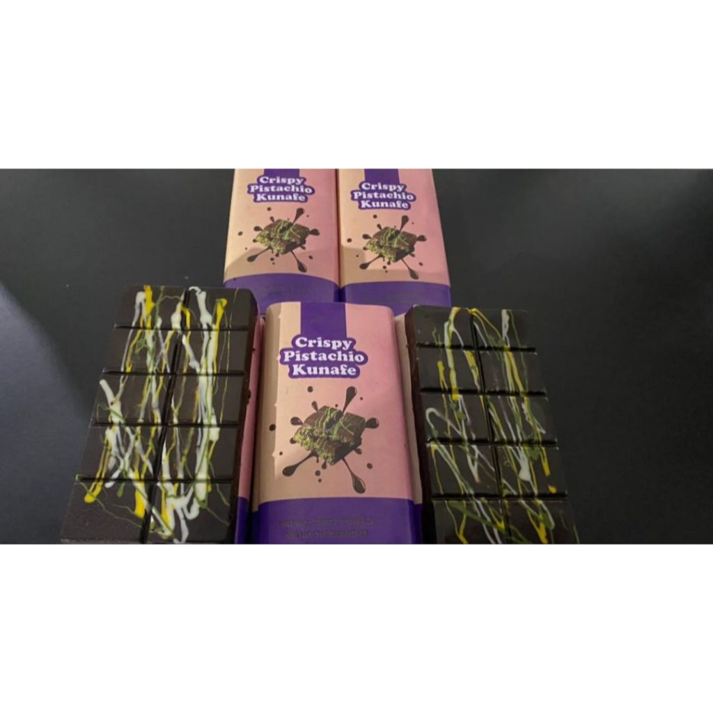 

Dubai Style Chocolate 295g / Korean Dubai Chocolate / Crispy Pistachio Kunafe