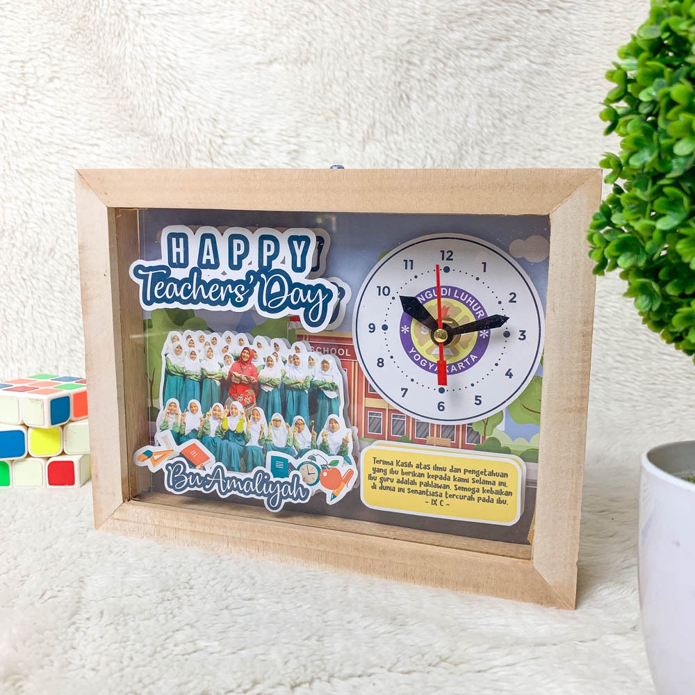 Gift Box Scrapframe Kayu 3D Jam Kado Hari Guru Guru Wali Kelas