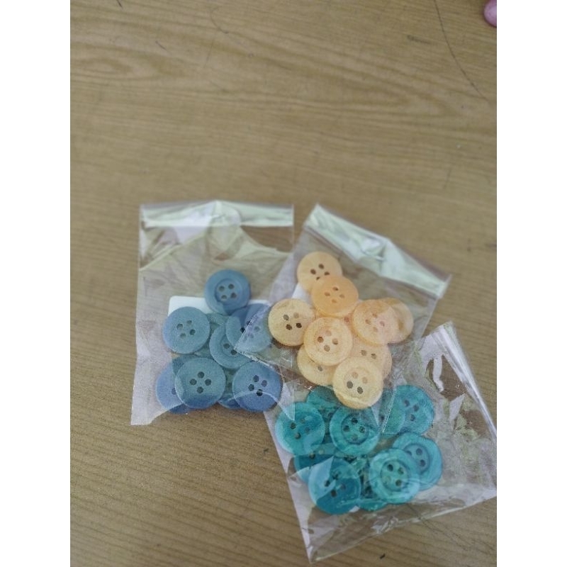 Kancing safari, kancing kemeja lubang 4