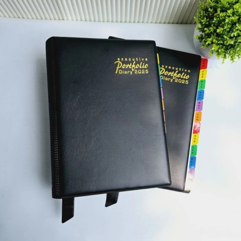 

Agenda Executive Portfolio Diary 2025 TH 1418 HVS Cream / Agenda Portfolio B5 2025 TH 1418