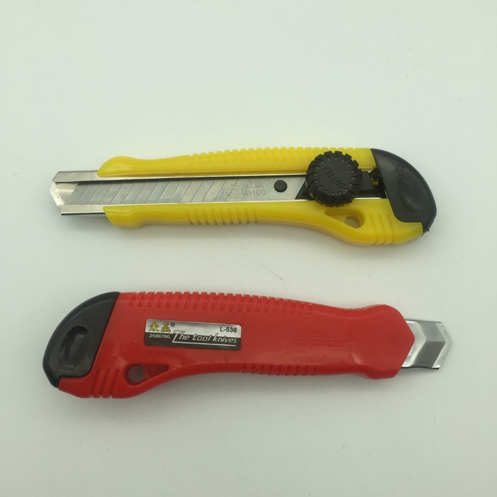 

Cutter Serba Guna - Sangat Tajam - Merah & Kuning
