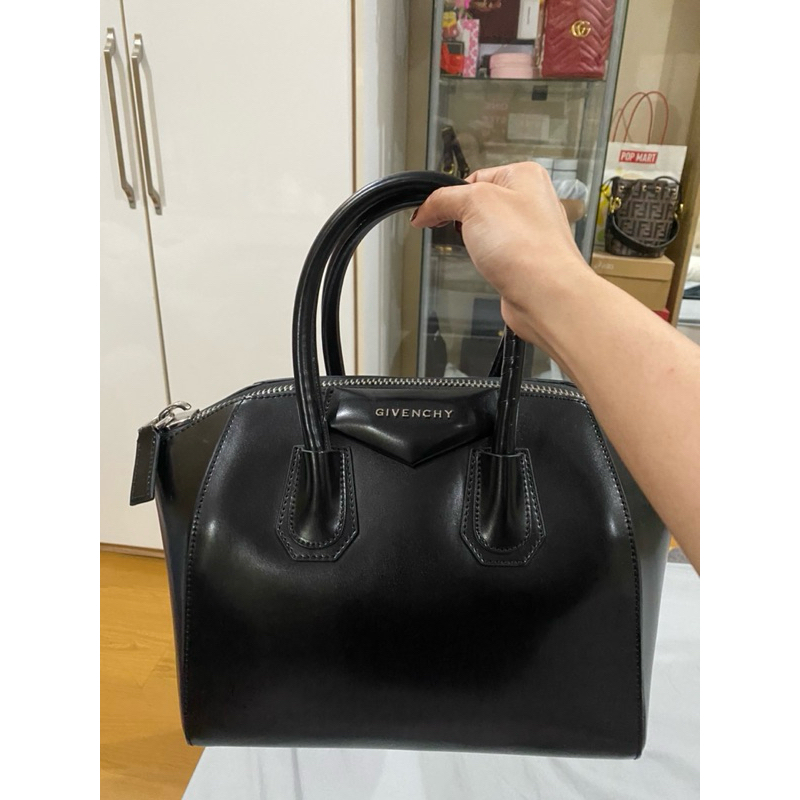 Antigona Box Calfskin Size Small Black