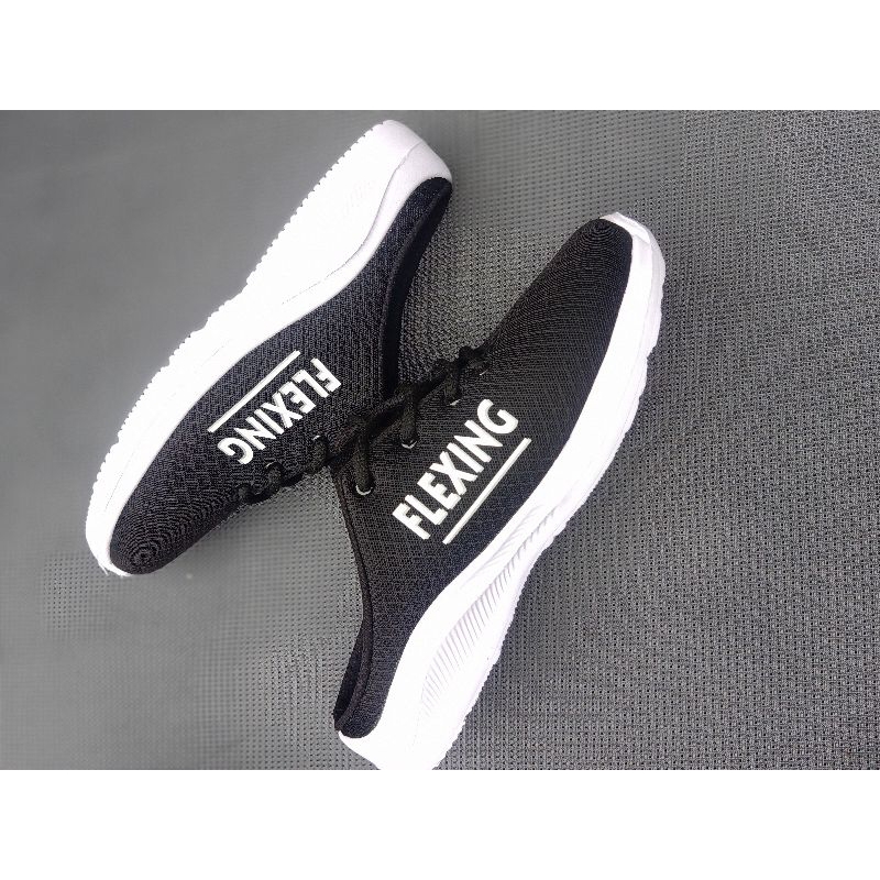 sepatu slop pria logo unik,belum ada di toko lain. cocok di pakai segala kegiatan