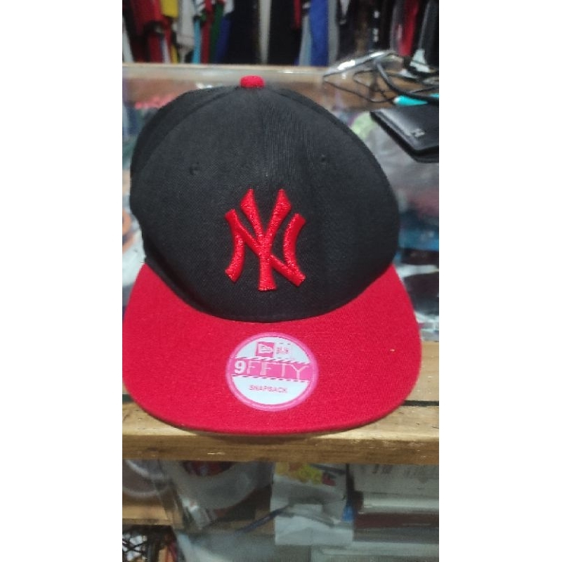 topi new era ny merah