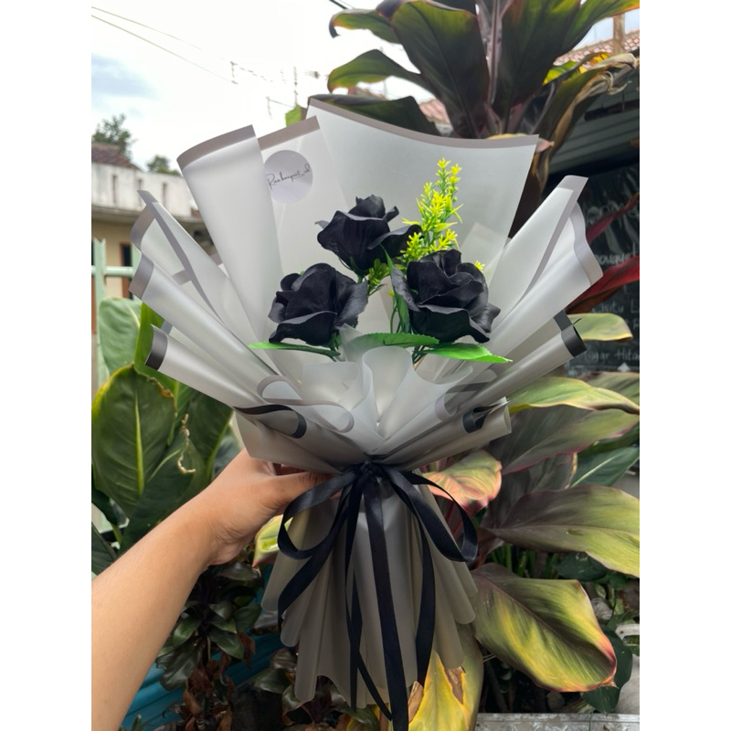 Buket bunga Mawar Hitam / buket wisuda / buket bunga
